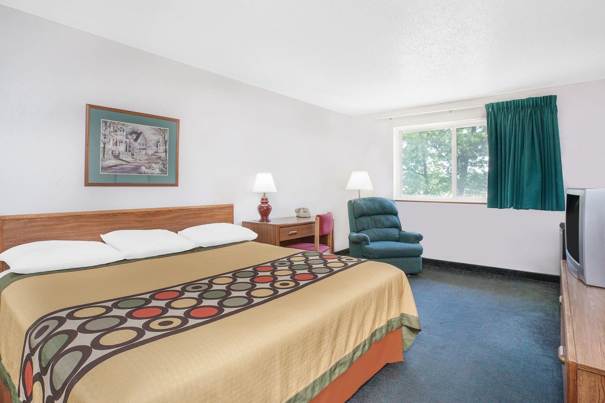 Super 8 By Wyndham Queensbury Glens Falls Exterior photo